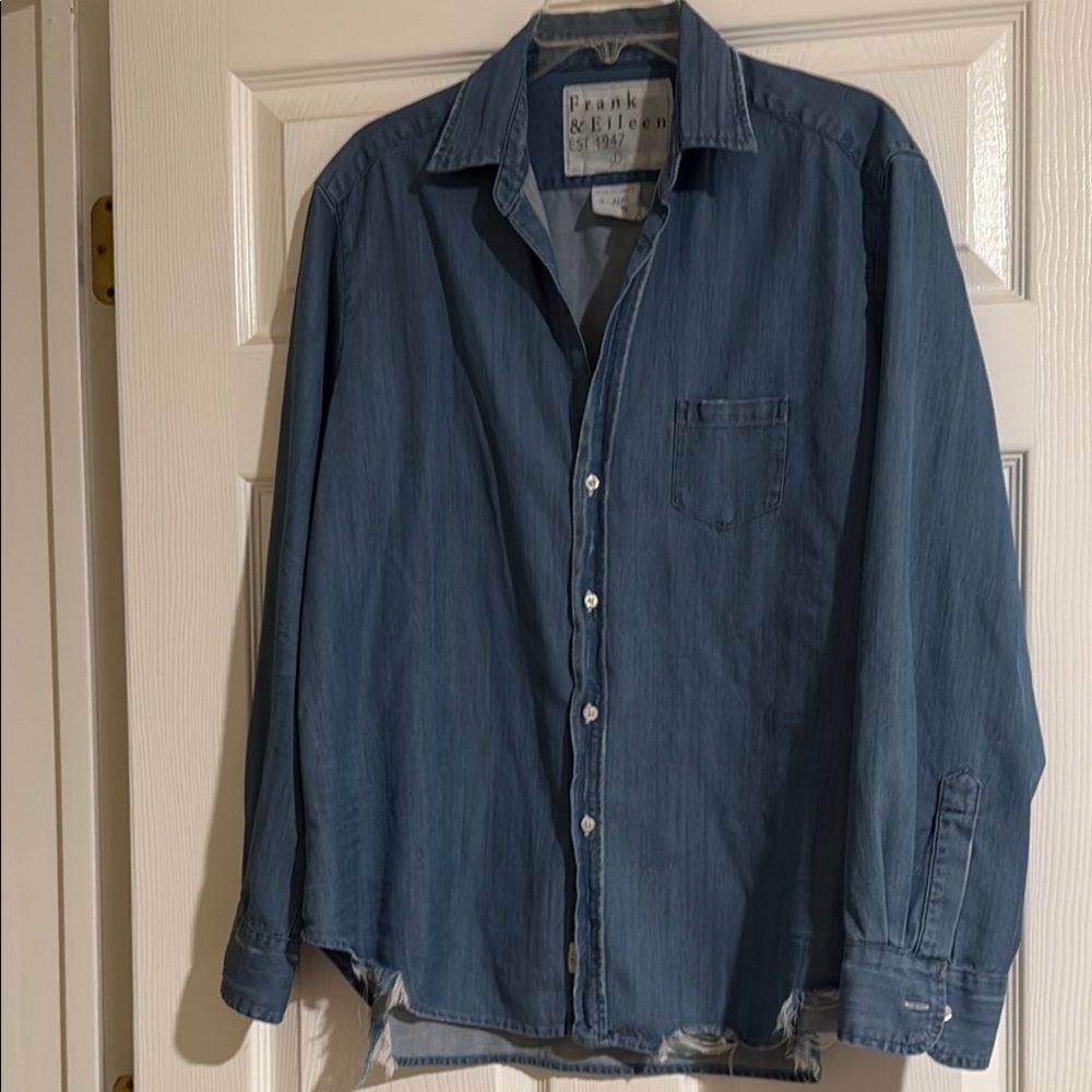 Frank & Eileen Classic Blue Button-Up Shirt